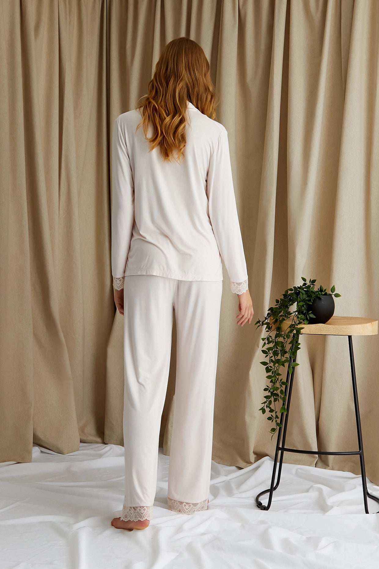 Bamboo Lace Pyjama Set In Powder Puff