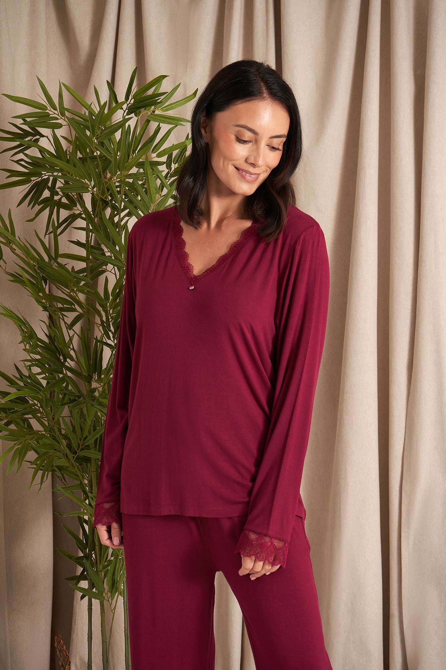 Bamboo Lace V-neck Pyjama Set in Bordeaux