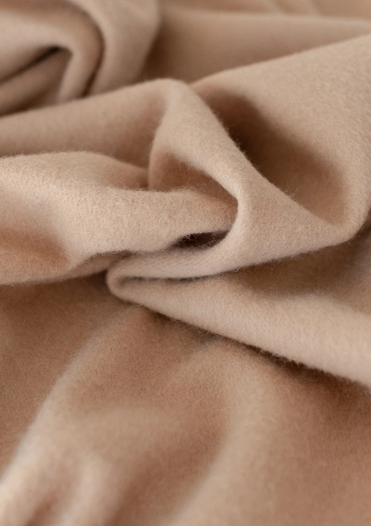 Lambswool Oversized Scarf in Camel