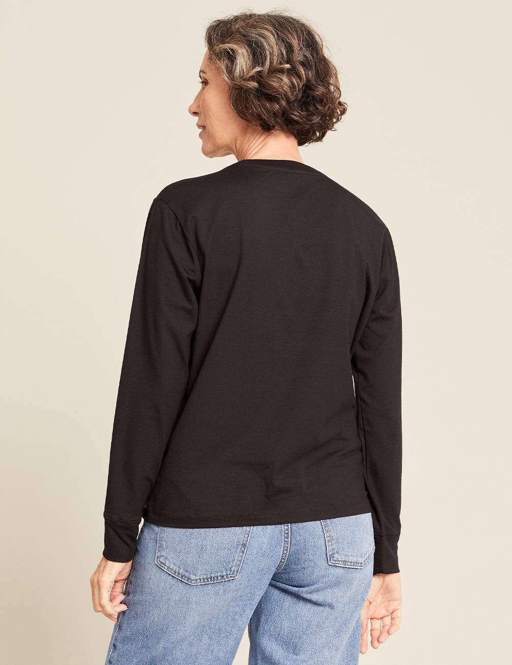 Women's Classic Long Sleeve T-Shirt: Black