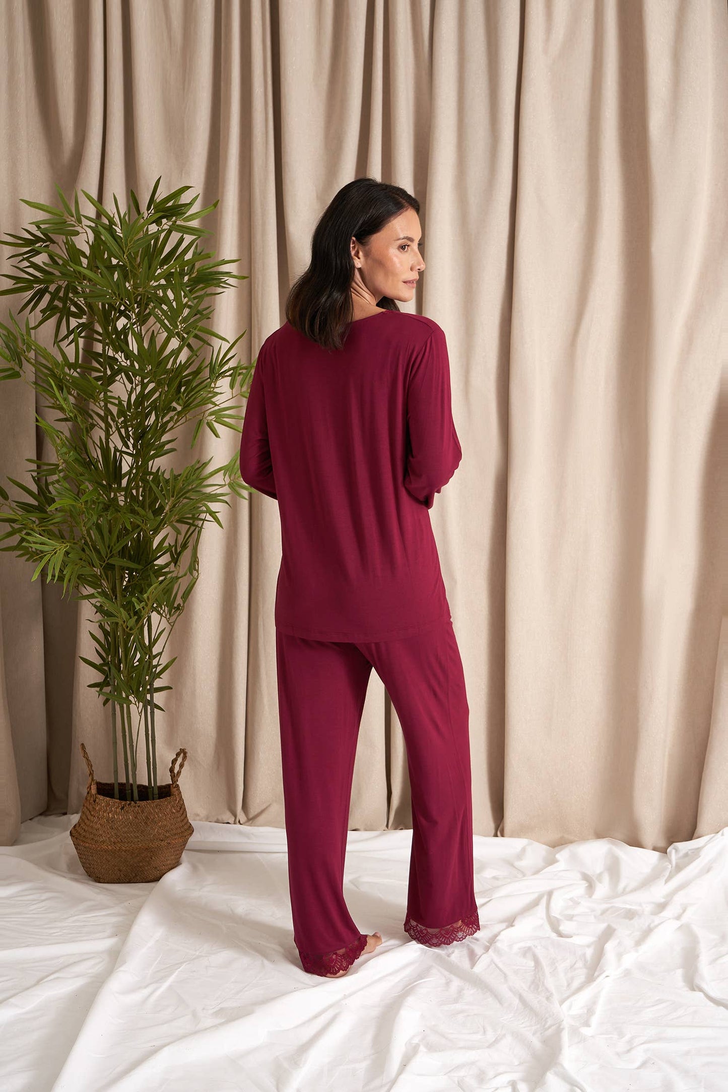 Bamboo Lace V-neck Pyjama Set in Bordeaux